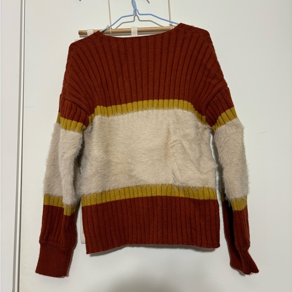 Warm holiday style sweater - Picture 2 of 2